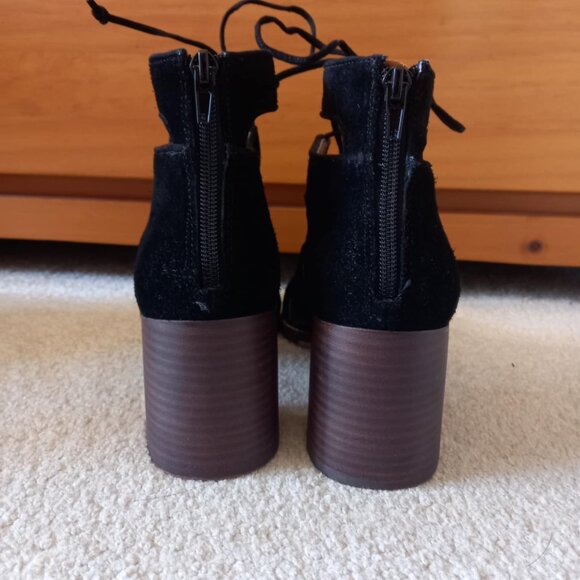 Black Suede Lace-Up Heel Sandal - Crown Vintage - Size 8.5 - Picture 5 of 6